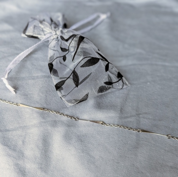 Petite Unique Chain Necklace - Picture 3 of 3